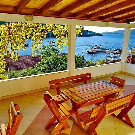 Apartments Vesna تيفات الغرفة الصورة